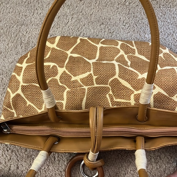 LIKE NEW FORTUNA VALENTINO STRAW TOTE - Picture 5 of 13